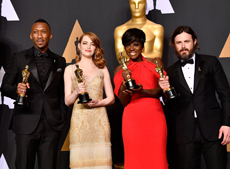 Oscar 2017: Лучшие наряды звезд на красной дорожке